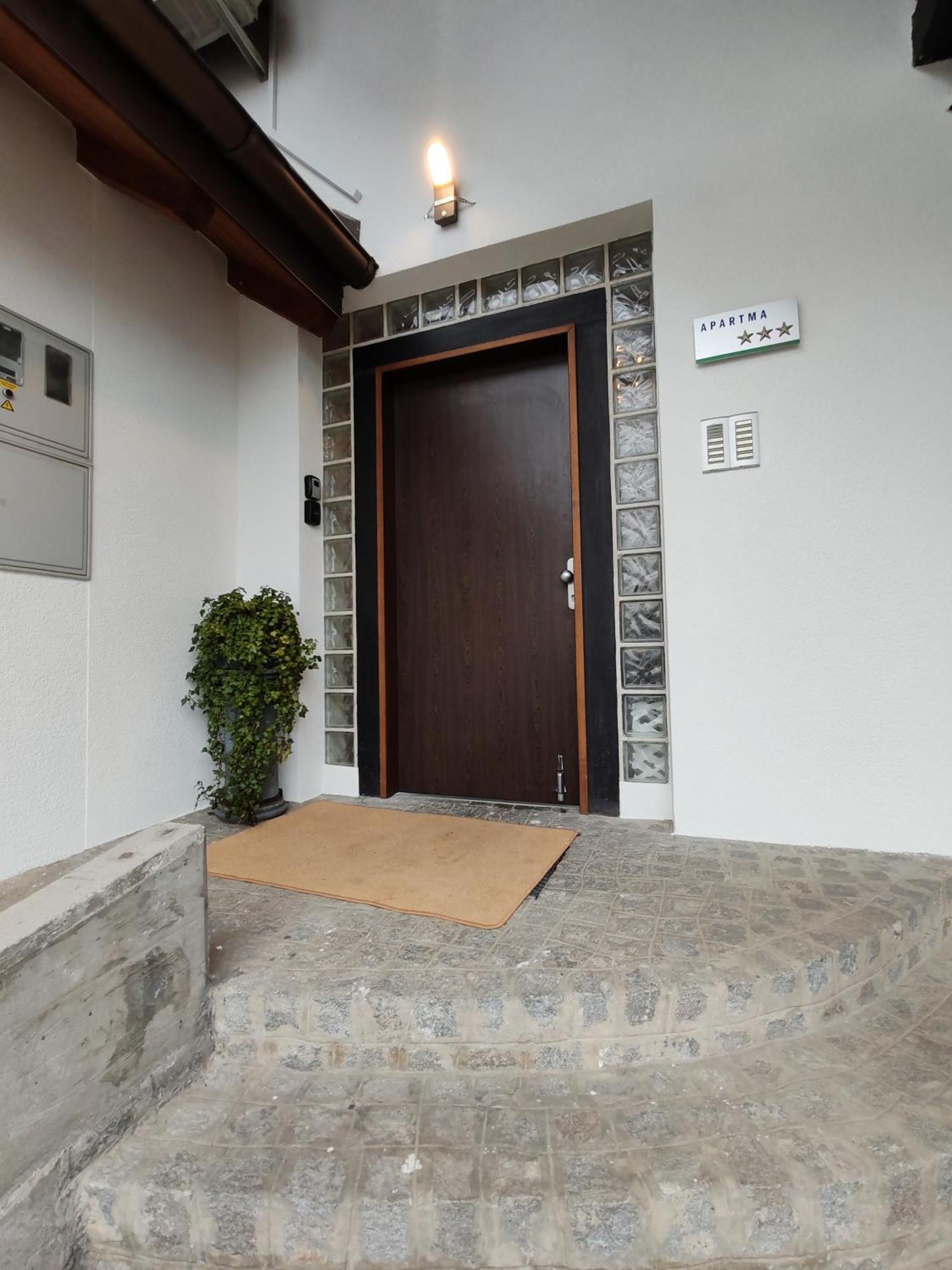 Lucky Center Ljubljana Apartment Ngoại thất bức ảnh