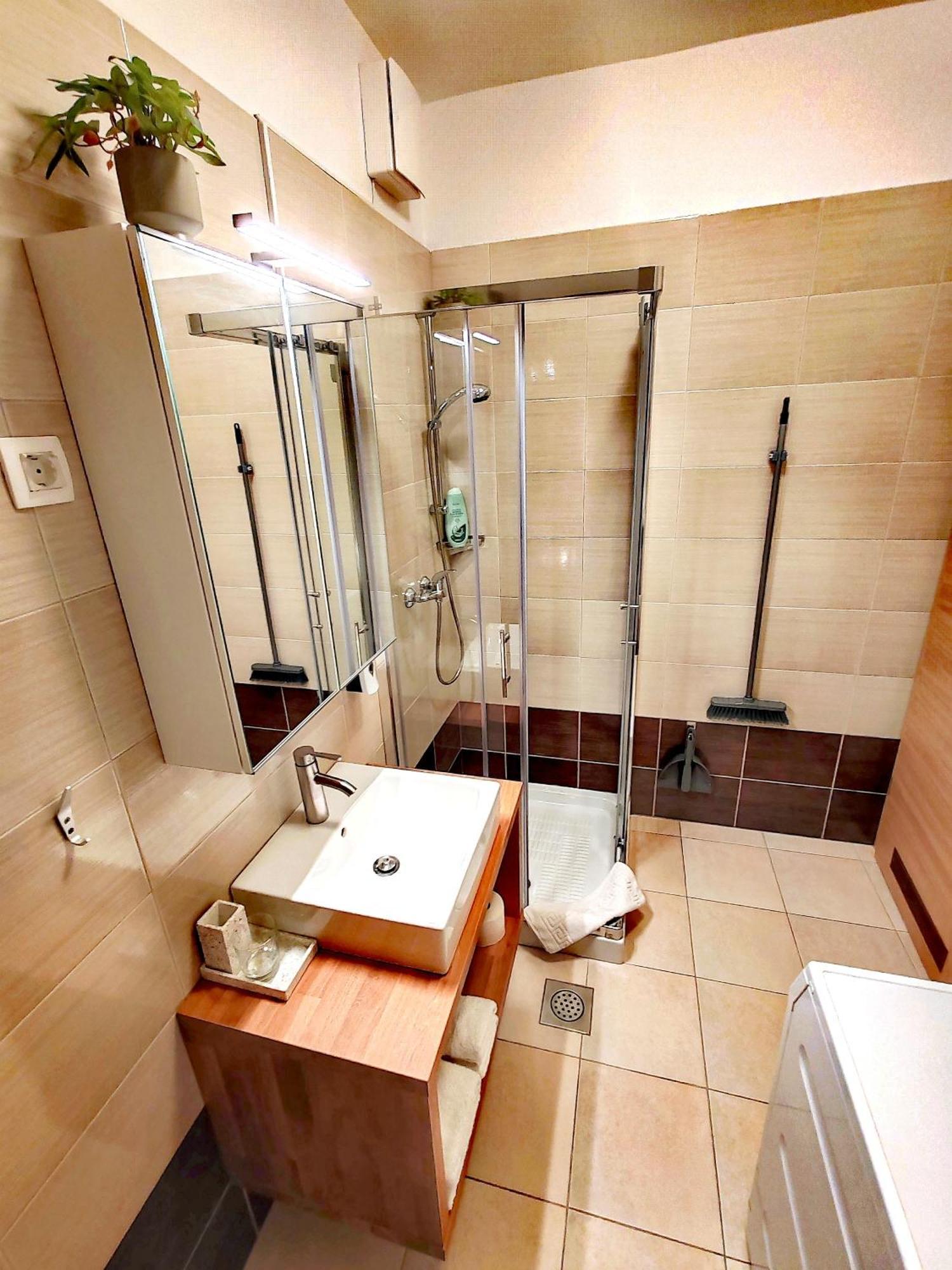 Lucky Center Ljubljana Apartment Ngoại thất bức ảnh